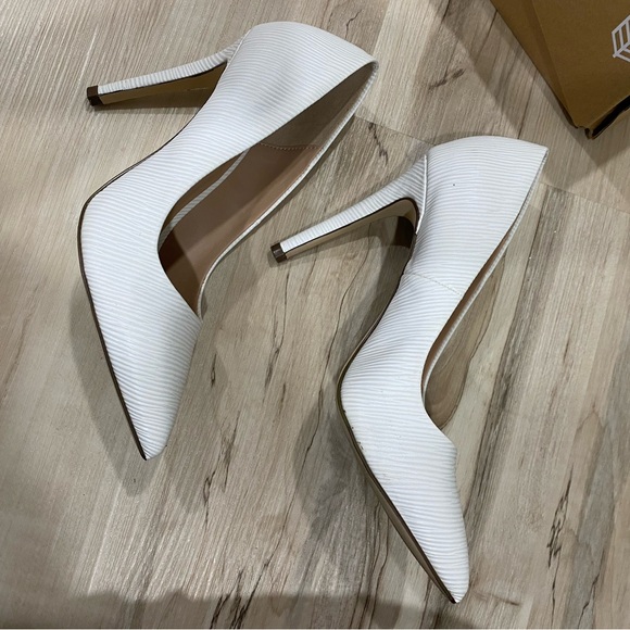 Call it Spring, Textured White Pump, Size 6 - Picture 4 of 5